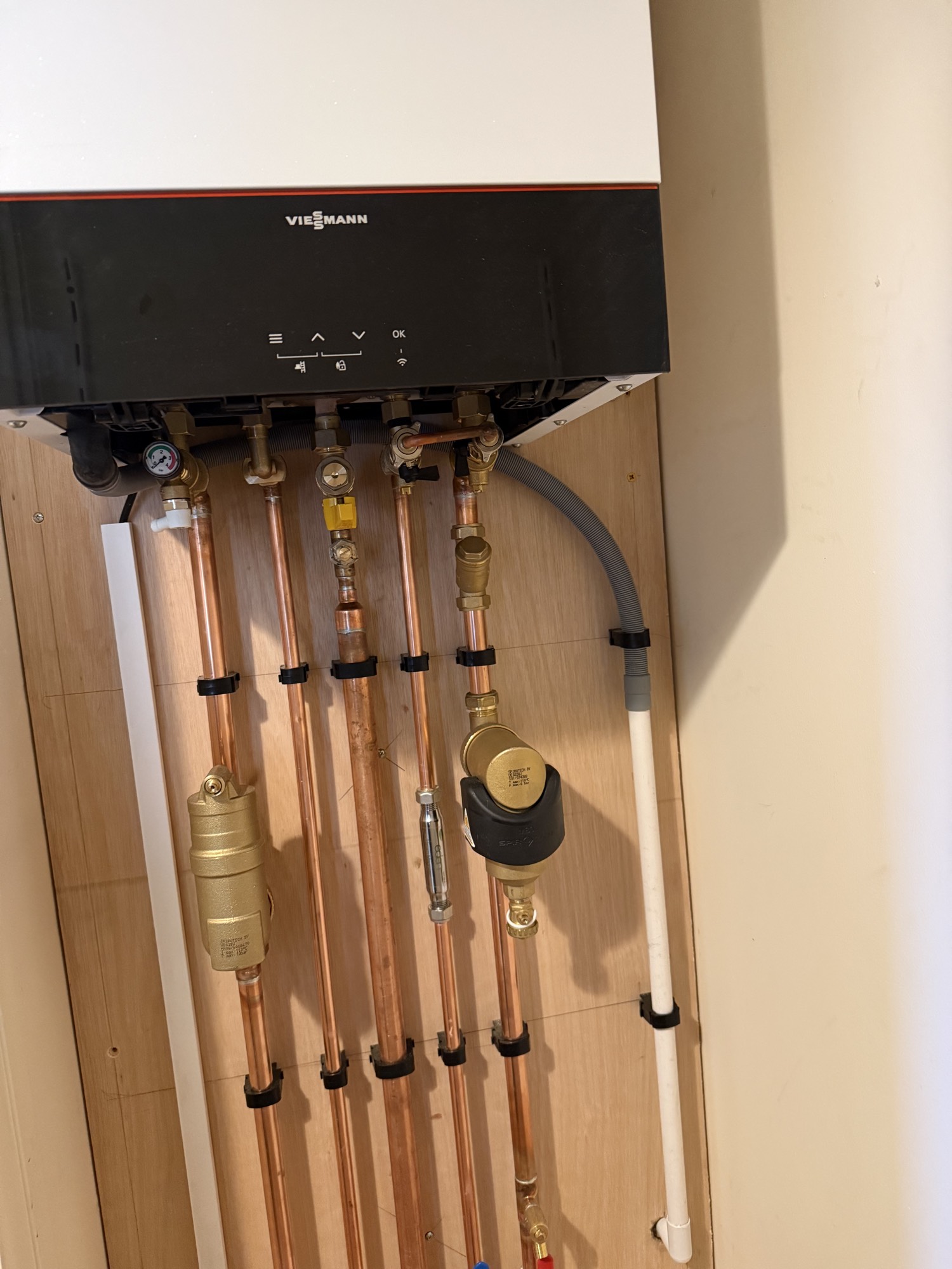 Detailed pipework and controls